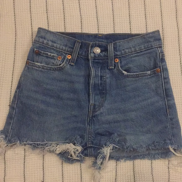 Levi’s - High Waisted Levi Short shorts - Picture 2 of 4